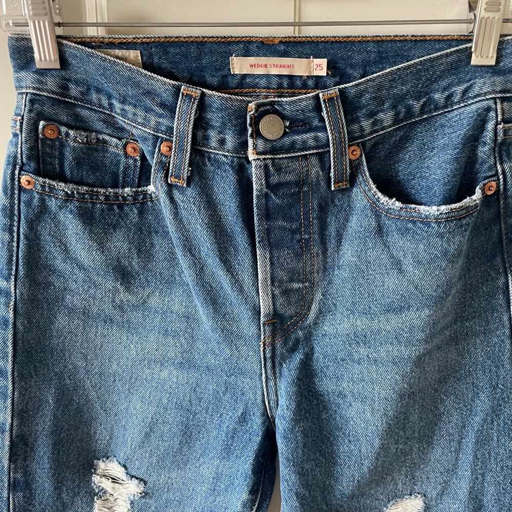 Levi's Wedgie Button Fly Distressed Straight Cropped Jean Size 25 - Picture 2 of 14